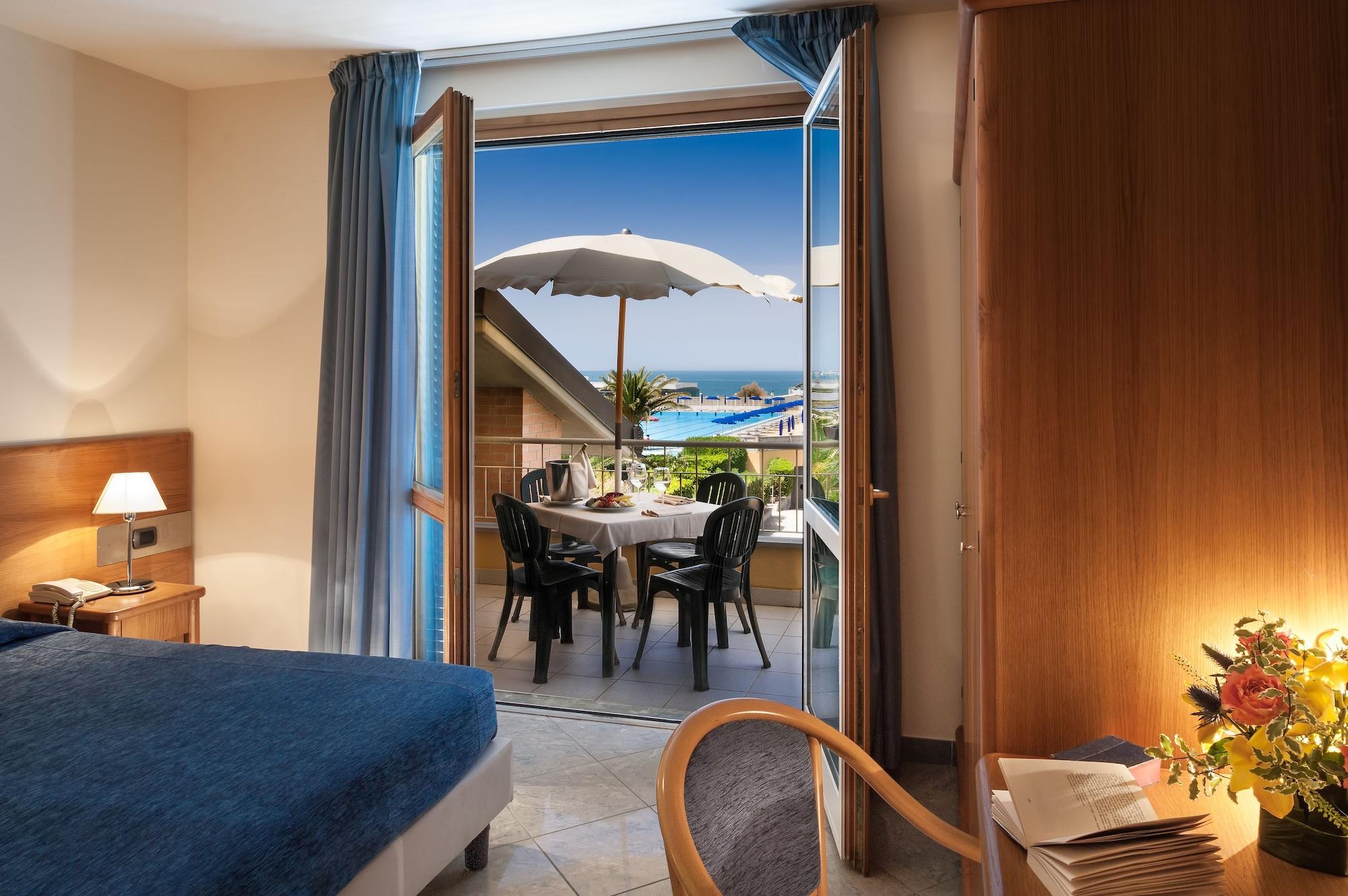 Continental Resort Tirrenia Eksteriør bilde