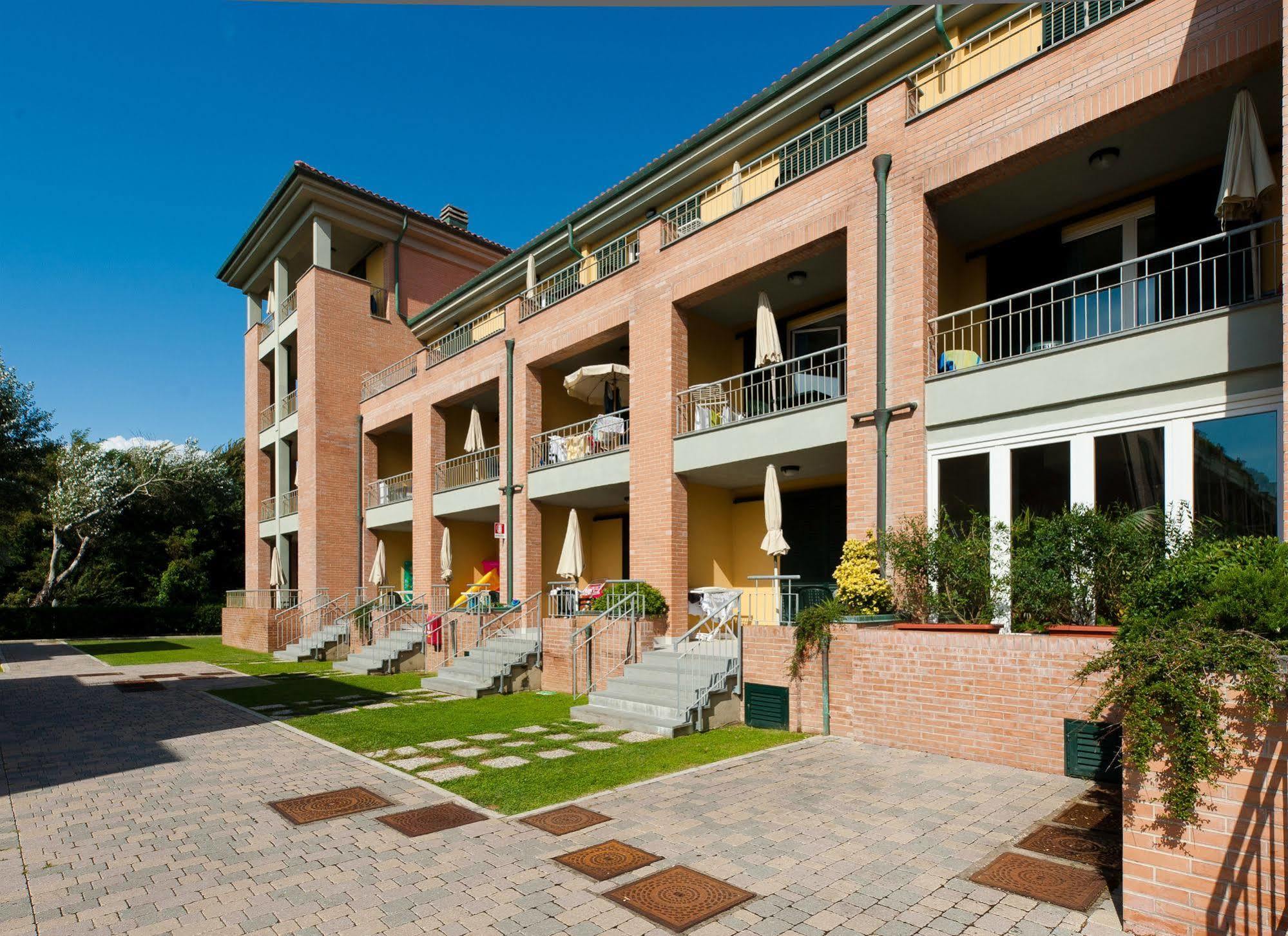 Continental Resort Tirrenia Eksteriør bilde