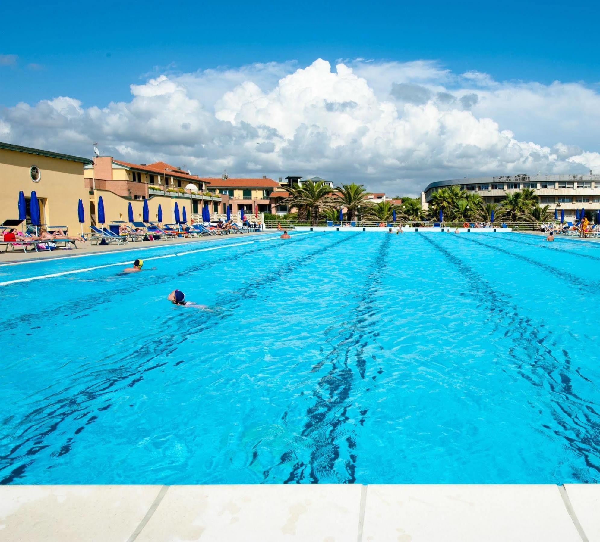 Continental Resort Tirrenia Eksteriør bilde