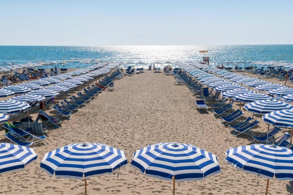 Continental Resort Tirrenia Eksteriør bilde